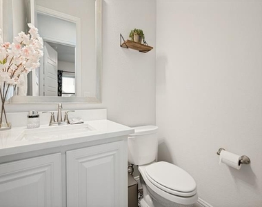 16601 Highland Drive - Photo Thumbnail 9