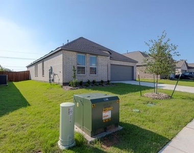 2220 Pommel Lane - Photo Thumbnail 5