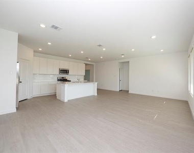 2220 Pommel Lane - Photo Thumbnail 23