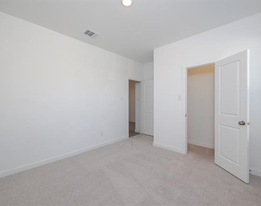 2220 Pommel Lane - Photo Thumbnail 9