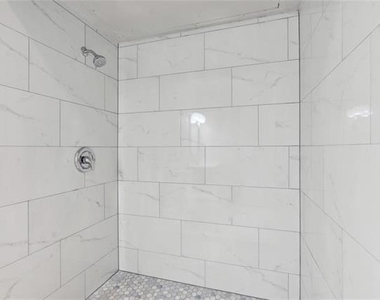 556 Hawthorne Drive - Photo Thumbnail 13