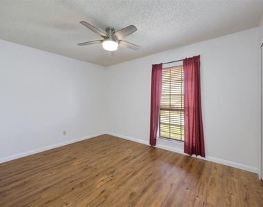 4504 Keys Drive - Photo Thumbnail 9