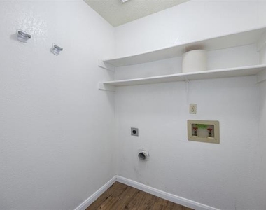 4504 Keys Drive - Photo Thumbnail 6