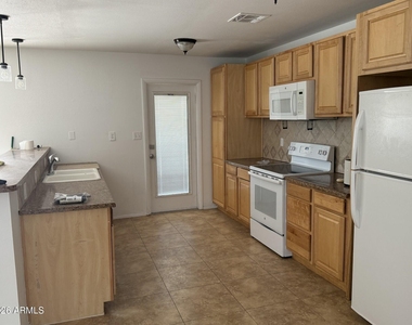 3321 W Cholla Street - Photo Thumbnail 2