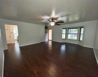 1025 Warden Street - Photo Thumbnail 5
