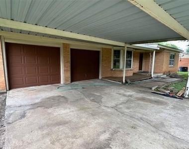 1025 Warden Street - Photo Thumbnail 3