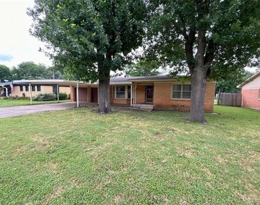 1025 Warden Street - Photo Thumbnail 2