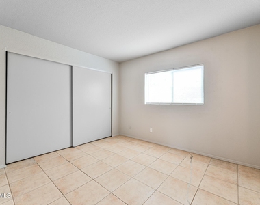 1560 W Sahuaro Drive - Photo Thumbnail 6