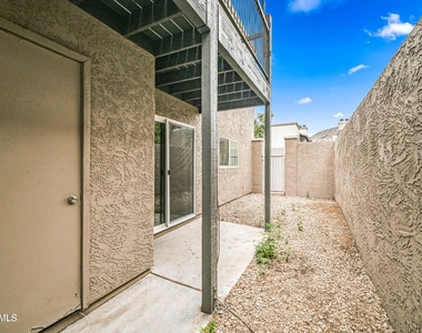 1560 W Sahuaro Drive - Photo Thumbnail 14