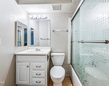 1560 W Sahuaro Drive - Photo Thumbnail 7