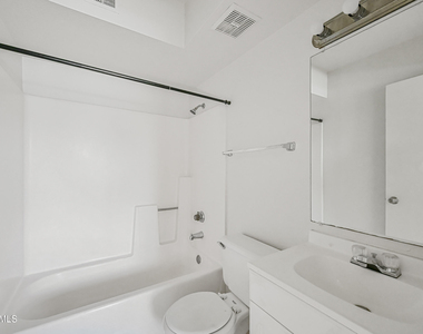 1560 W Sahuaro Drive - Photo Thumbnail 12