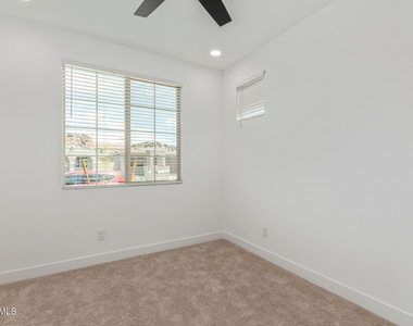 8931 W Colter Street - Photo Thumbnail 12
