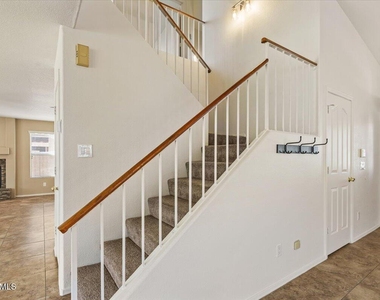 5709 E Gelding Drive - Photo Thumbnail 7