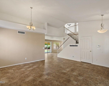 5709 E Gelding Drive - Photo Thumbnail 6