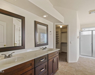 5709 E Gelding Drive - Photo Thumbnail 22