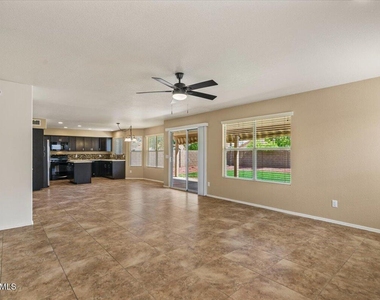5709 E Gelding Drive - Photo Thumbnail 11