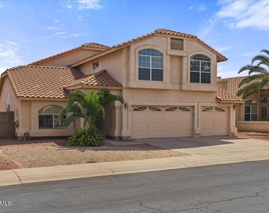 5709 E Gelding Drive - Photo Thumbnail 2