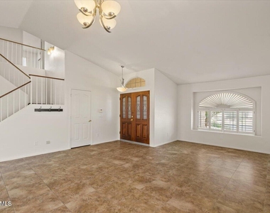 5709 E Gelding Drive - Photo Thumbnail 5