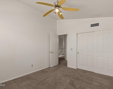 5709 E Gelding Drive - Photo Thumbnail 26