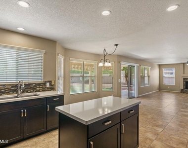 5709 E Gelding Drive - Photo Thumbnail 17