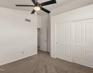5709 E Gelding Drive - Photo Thumbnail 31