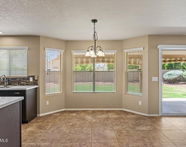5709 E Gelding Drive - Photo Thumbnail 12