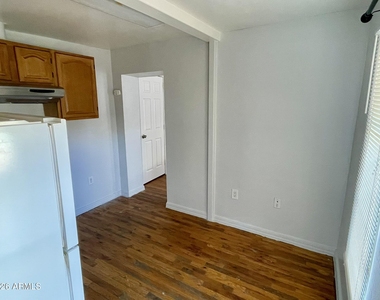 1216 W Roosevelt Street - Photo Thumbnail 2