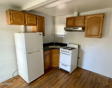 1216 W Roosevelt Street - Photo Thumbnail 1