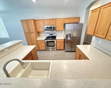 212 S 124th Avenue - Photo Thumbnail 2