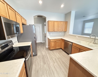 212 S 124th Avenue - Photo Thumbnail 1