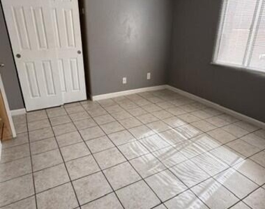 602 E Townley Avenue - Photo Thumbnail 4