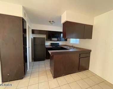 4559 N 26th Drive - Photo Thumbnail 2
