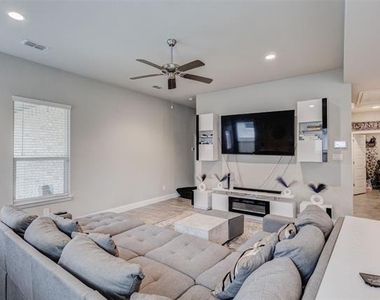 1513 Woodpecker Street - Photo Thumbnail 11