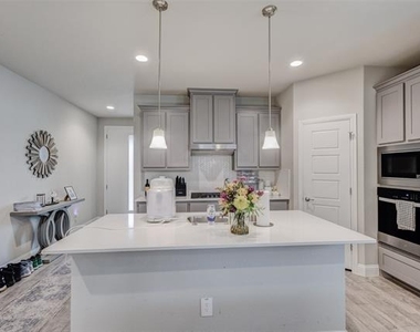 1513 Woodpecker Street - Photo Thumbnail 3