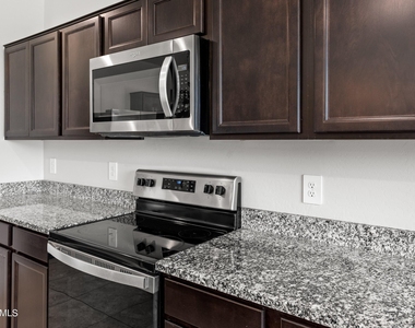 35419 W San Ildefanso Avenue - Photo Thumbnail 11