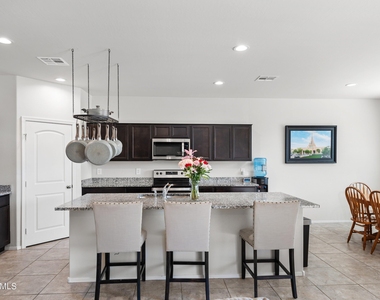 35419 W San Ildefanso Avenue - Photo Thumbnail 8