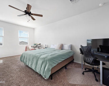 35419 W San Ildefanso Avenue - Photo Thumbnail 19