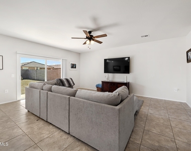35419 W San Ildefanso Avenue - Photo Thumbnail 13