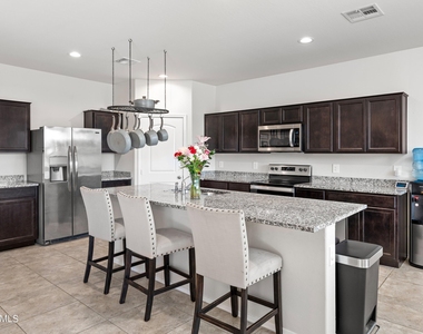35419 W San Ildefanso Avenue - Photo Thumbnail 9