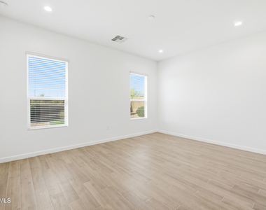 21718 N 58th Street - Photo Thumbnail 6