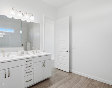 21718 N 58th Street - Photo Thumbnail 9