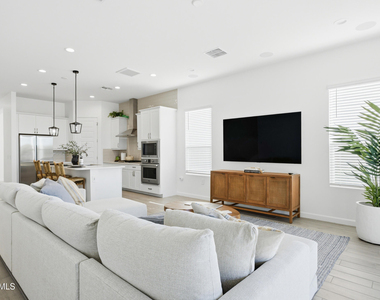 21718 N 58th Street - Photo Thumbnail 4
