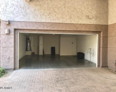 15221 N Clubgate Drive - Photo Thumbnail 9