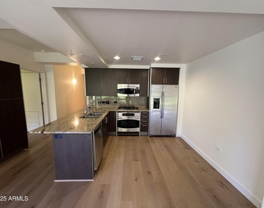 7121 E Rancho Vista Drive - Photo Thumbnail 7