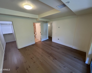 7121 E Rancho Vista Drive - Photo Thumbnail 9
