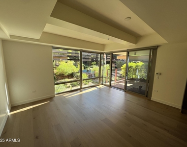 7121 E Rancho Vista Drive - Photo Thumbnail 4
