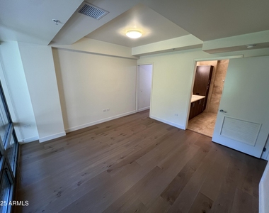7121 E Rancho Vista Drive - Photo Thumbnail 8