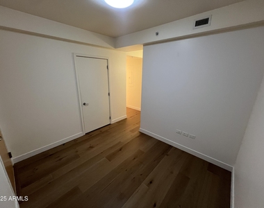 7121 E Rancho Vista Drive - Photo Thumbnail 15