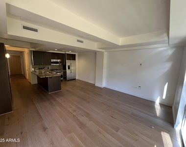 7121 E Rancho Vista Drive - Photo Thumbnail 6