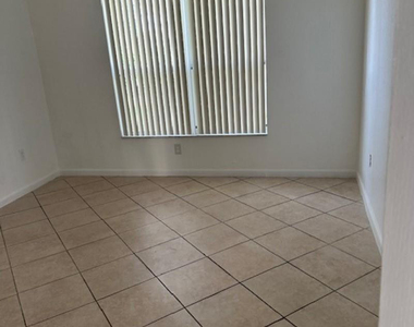 1056 Ne 39th Avenue - Photo Thumbnail 4